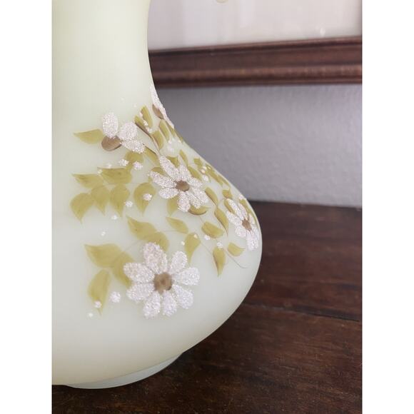Vintage Fenton Hand Painted Daisies UV Vaseline Custard Ruffled Edge Vase SIGNED - Picture 3 of 6